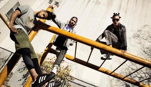 跳车躲交警当吃瓜群众抖音号,网友化身吃瓜群众热议抖音